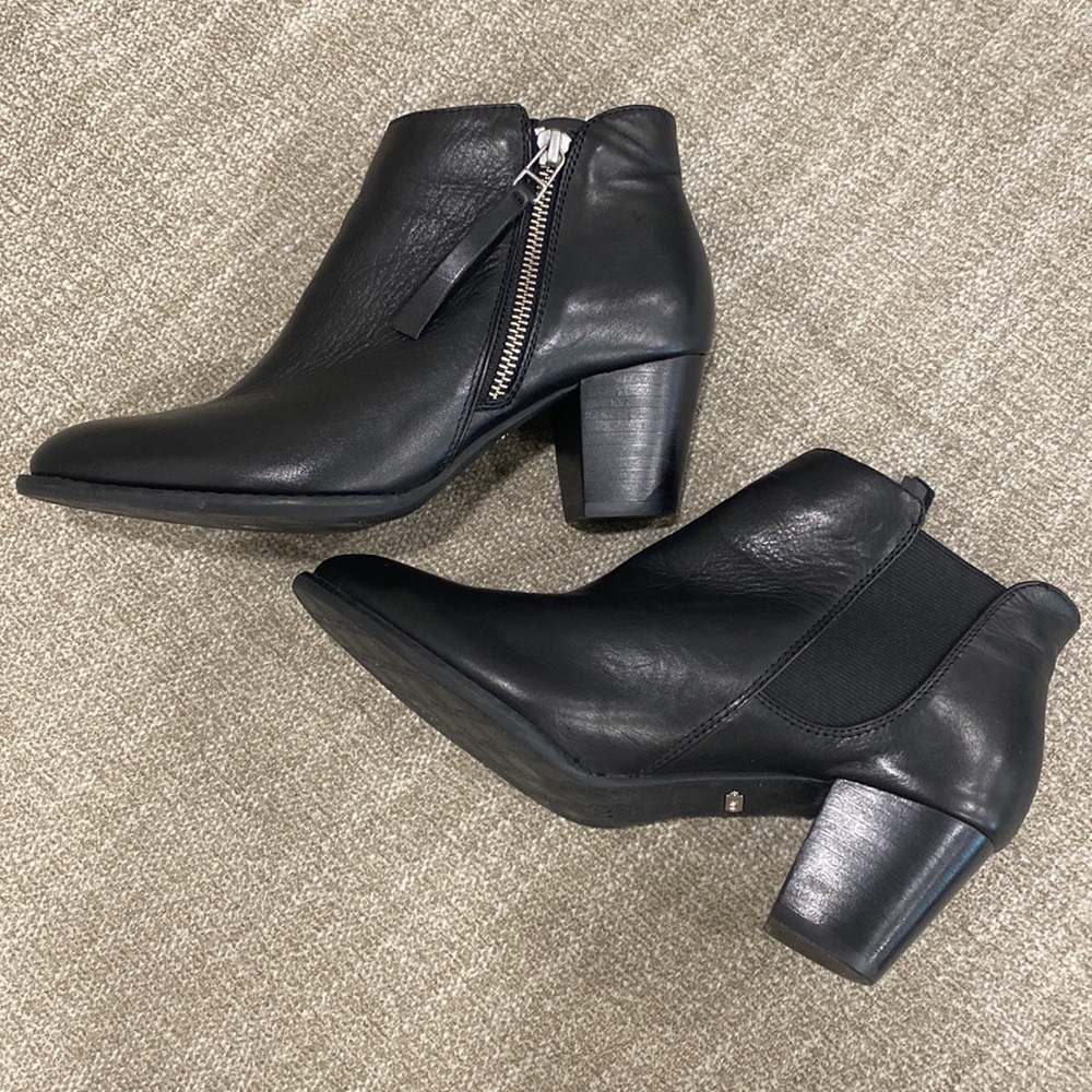 Vionic black leather Sterling ankle booties Size 7